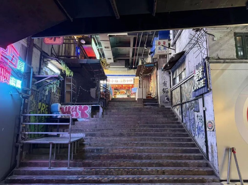 知名品牌撤了,招牌已拆,深圳场地将易主!开业5万人排队,如今商铺大面积关闭,有商家称几乎零收入!CEO最新回应